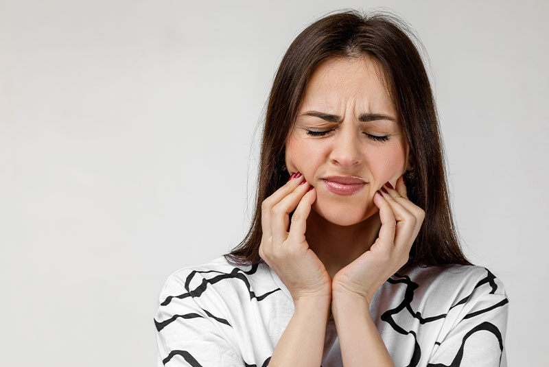 woman in tooth pain